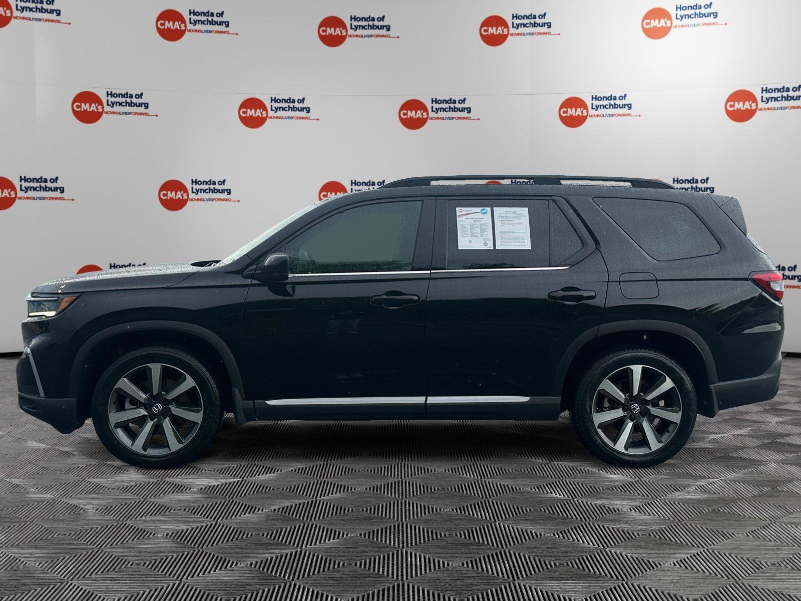 Used 2024 Honda Pilot Touring image 2