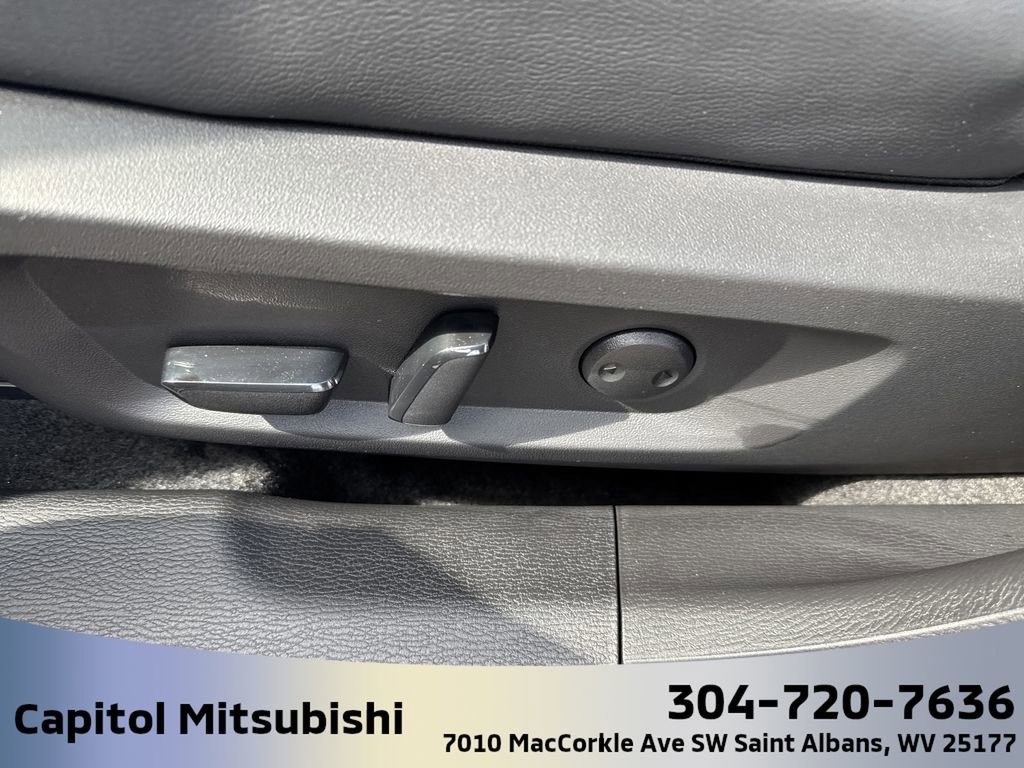 New 2025 Mitsubishi Outlander SEL image 18
