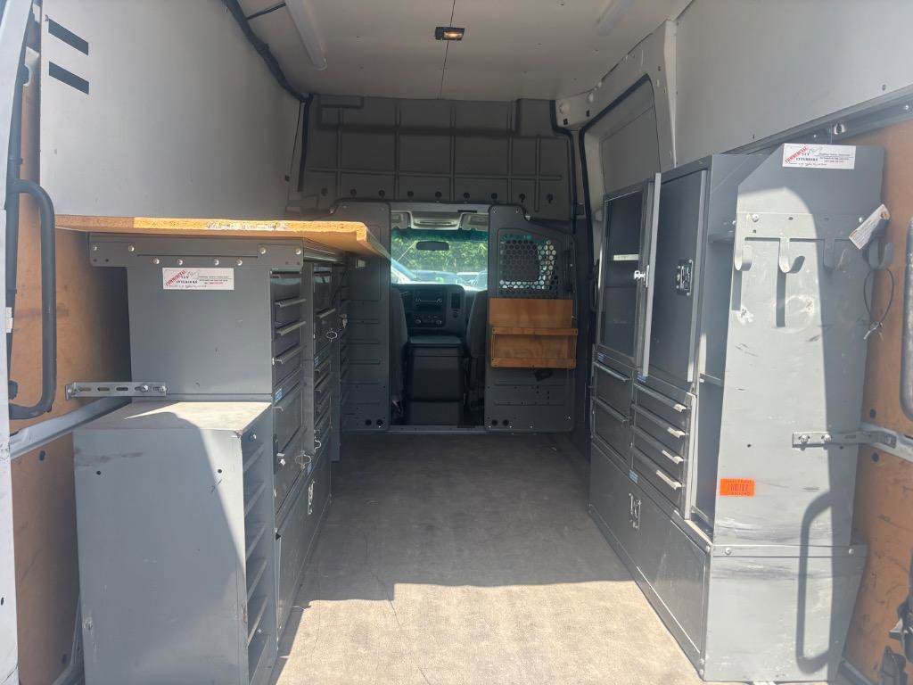 Used 2018 Nissan NV 2500 SV image 18