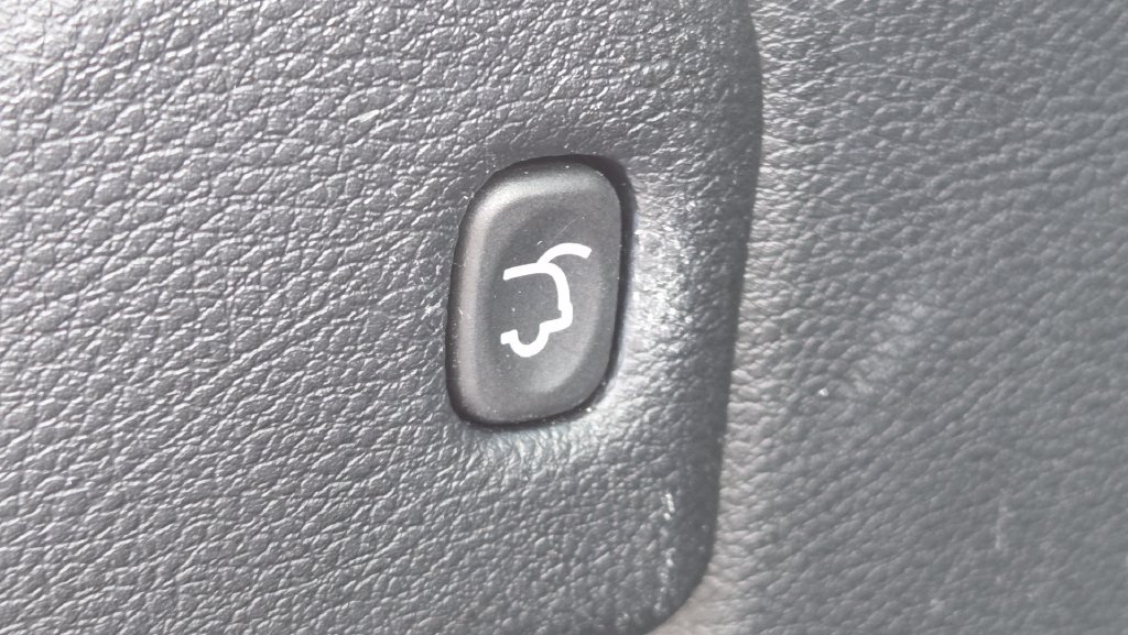 Used 2018 Jeep Grand Cherokee Altitude AWD/4WD image 34