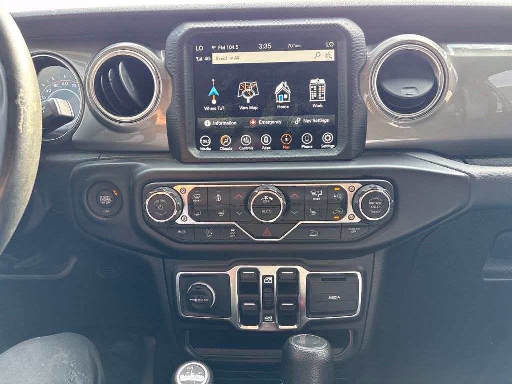Used 2022 Jeep Wrangler Unlimited Sahara w/ Dual Top Group AWD/4WD image 29