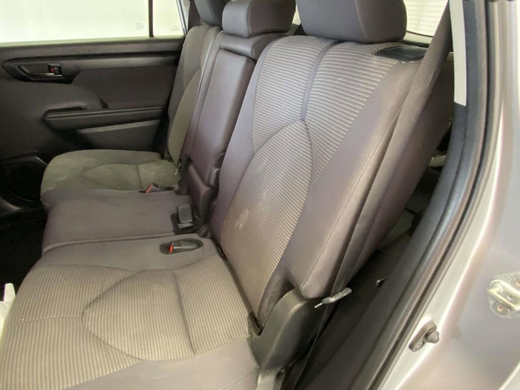 Certified 2024 Toyota Highlander LE image 8