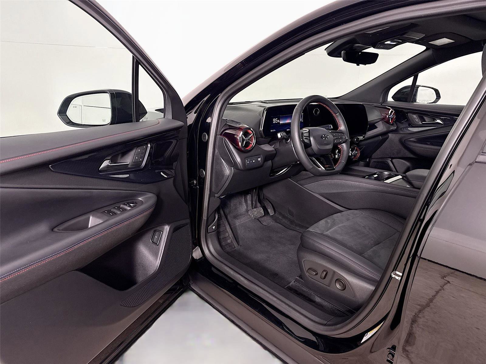 Used 2025 Chevrolet Blazer EV RS image 3