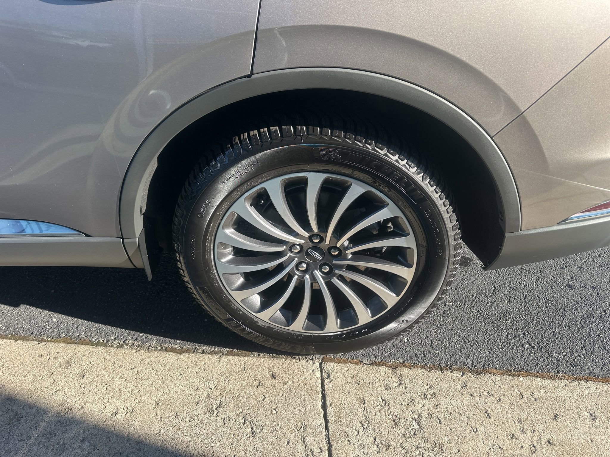 Used 2020 Lincoln Aviator Reserve w/ Equipment Group 201A image 12