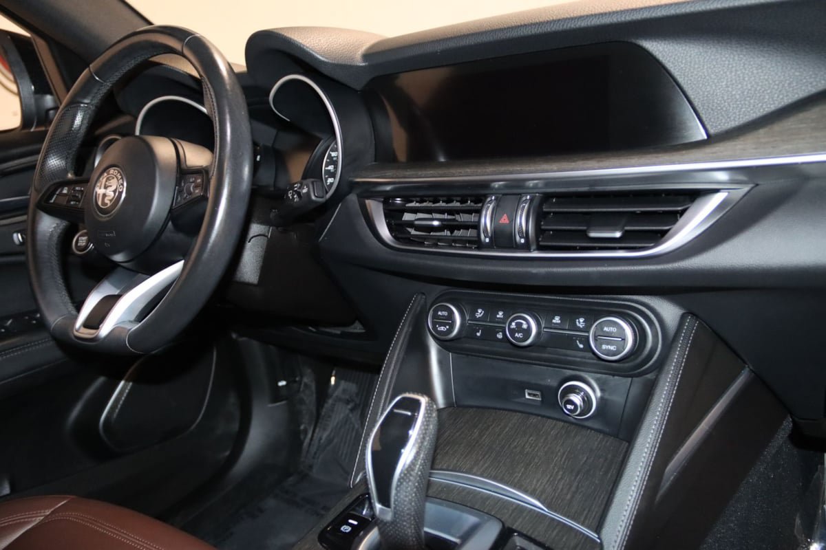 Used 2022 Alfa Romeo Stelvio Ti AWD/4WD image 61
