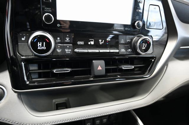 Used 2021 Toyota Highlander XLE image 18