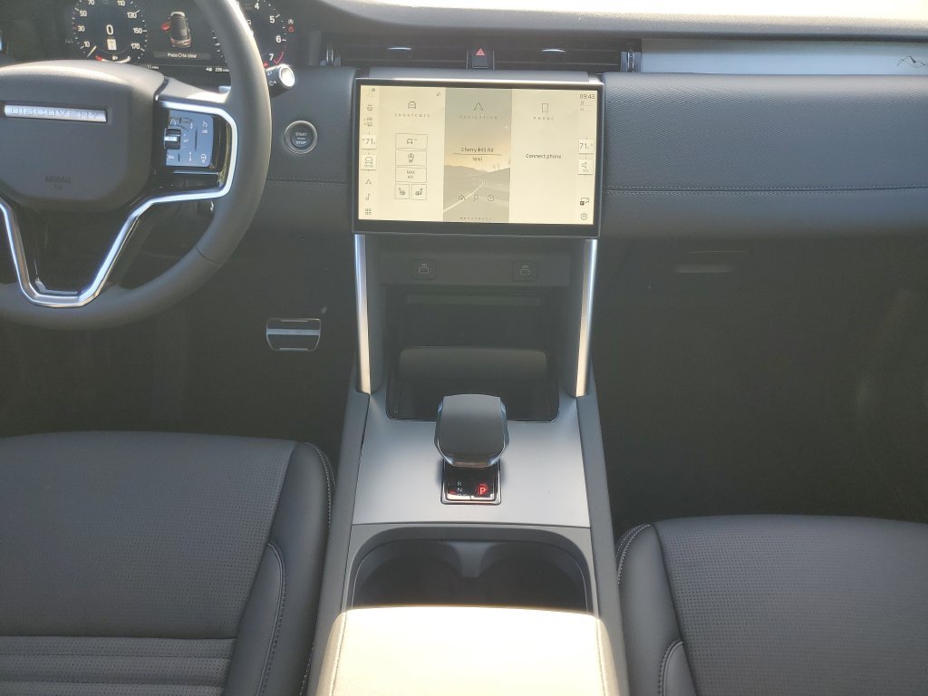 New 2026 Land Rover Discovery Sport Landmark AWD/4WD image 32