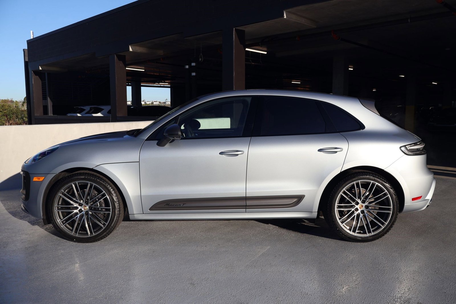 New 2026 Porsche Macan image 2