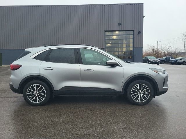 Used 2024 Ford Escape SE image 2