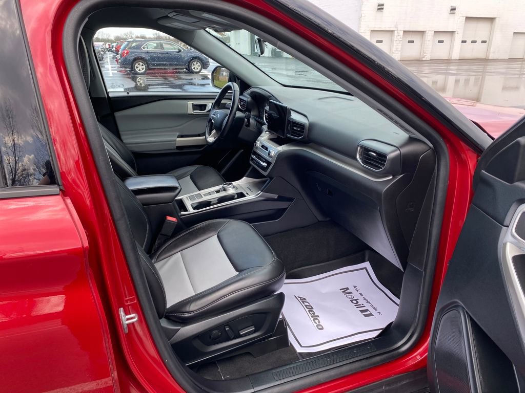 Used 2022 Ford Explorer XLT w/ Equipment Group 202A image 12