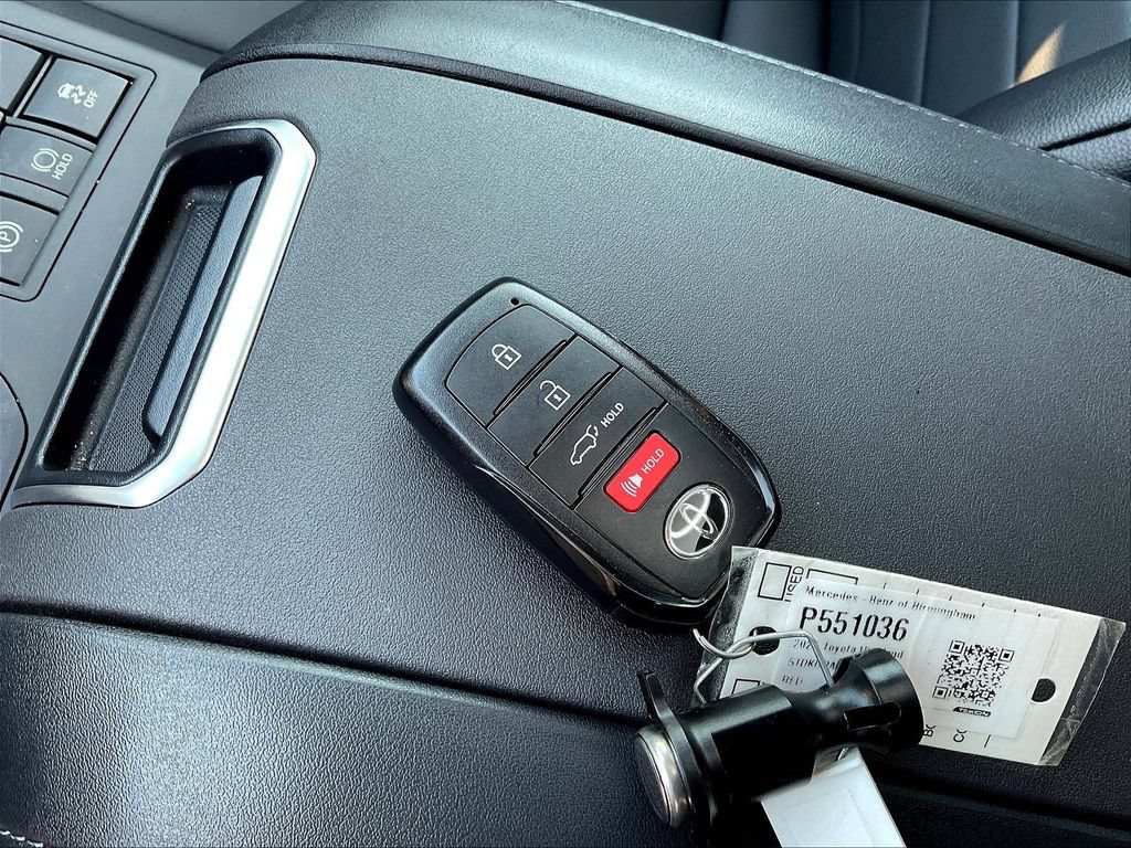 Used 2025 Toyota Highlander XLE FWD image 38