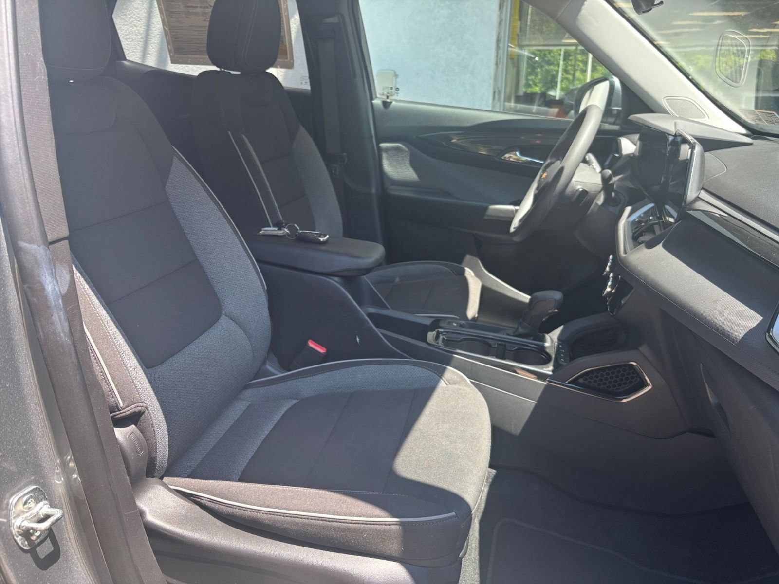 Used 2025 Chevrolet TrailBlazer LT FWD image 25