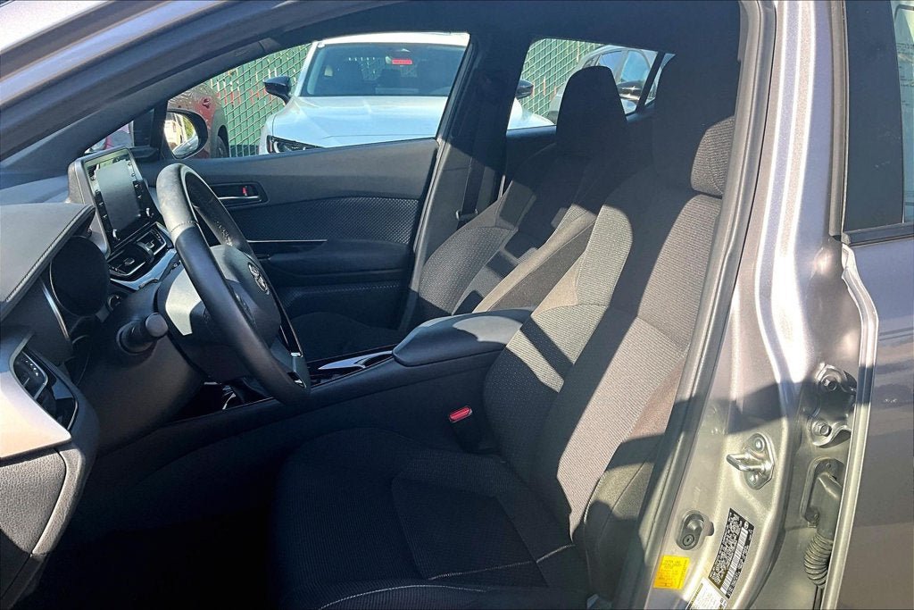 Used 2019 Toyota C-HR XLE FWD image 17