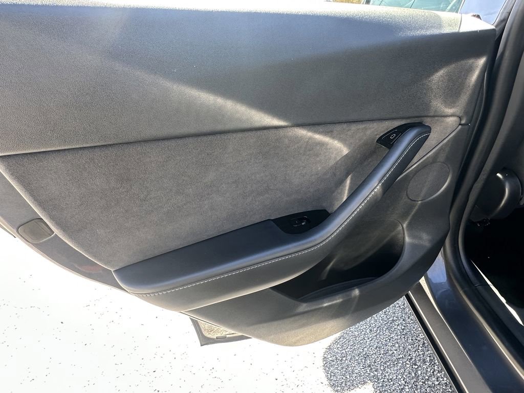 Used 2021 Tesla Model Y Long Range image 23
