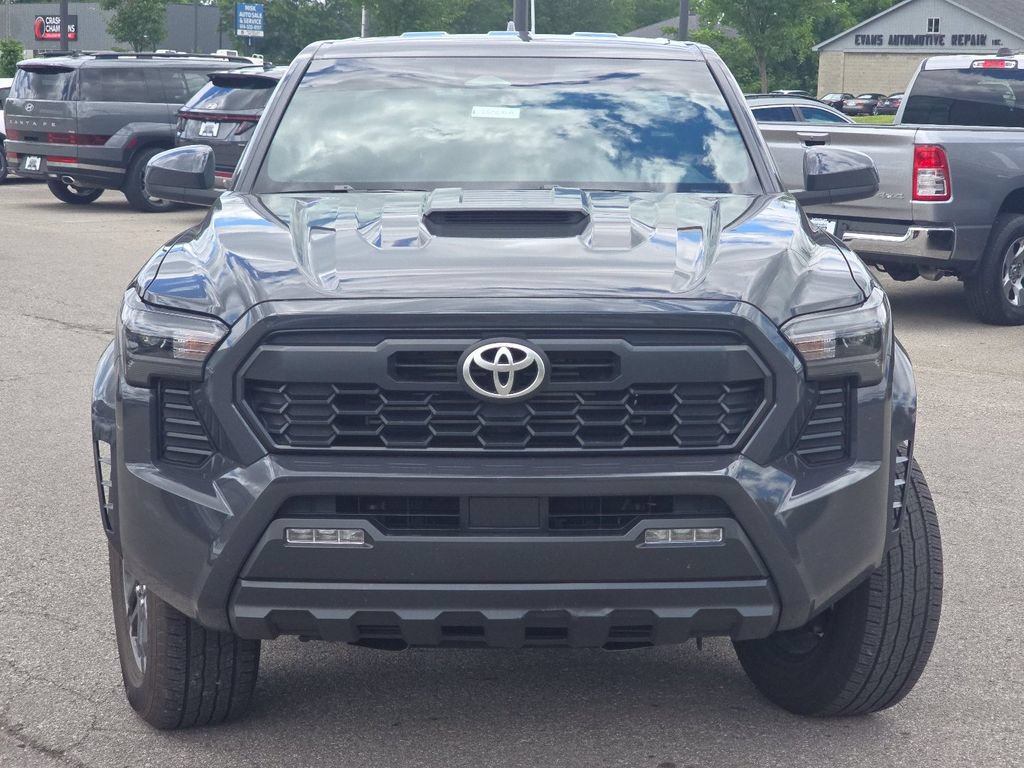 Used 2024 Toyota Tacoma TRD Sport AWD/4WD image 10