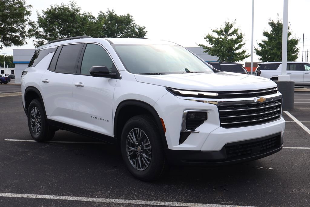 New 2026 Chevrolet Traverse LT w/ Driver Confidence Package image 3