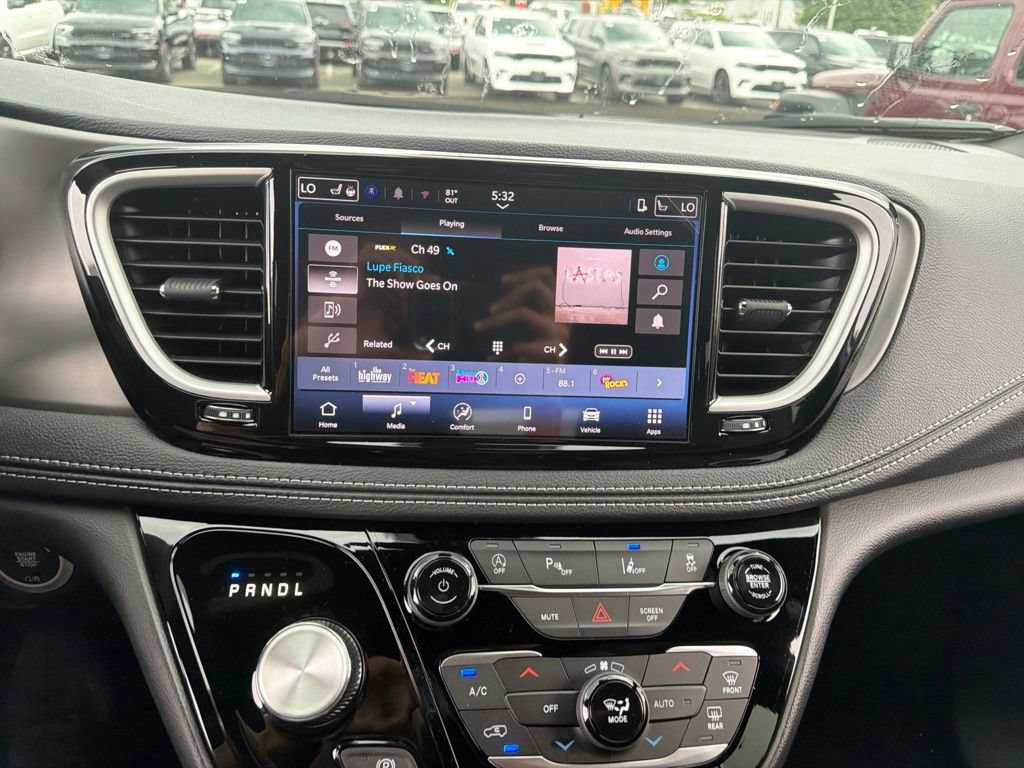 New 2027 Chrysler Pacifica Select AWD/4WD image 23