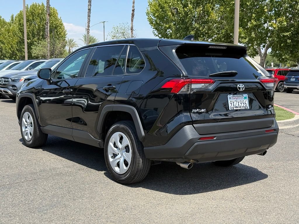 Used 2024 Toyota RAV4 LE AWD/4WD image 5