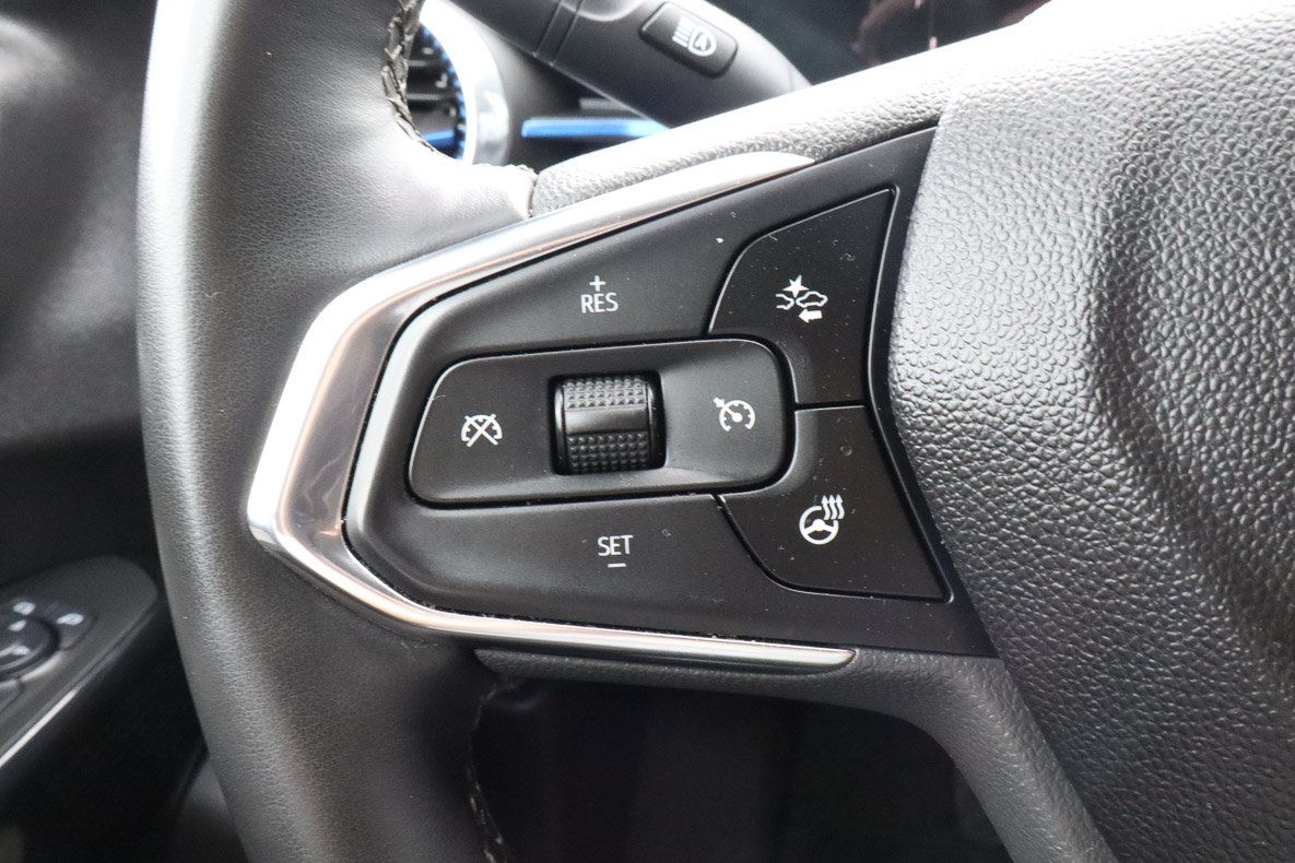 Used 2025 Chevrolet Trax LT w/ LT Convenience Package FWD image 23
