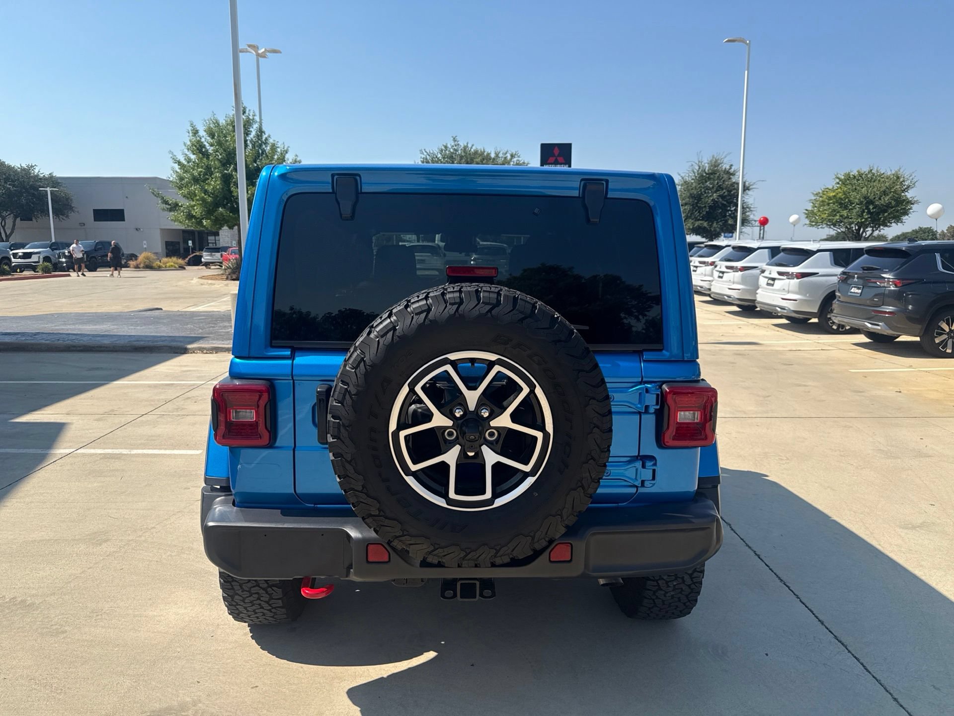 Used 2025 Jeep Wrangler Unlimited Rubicon w/ Convenience Group AWD/4WD image 4