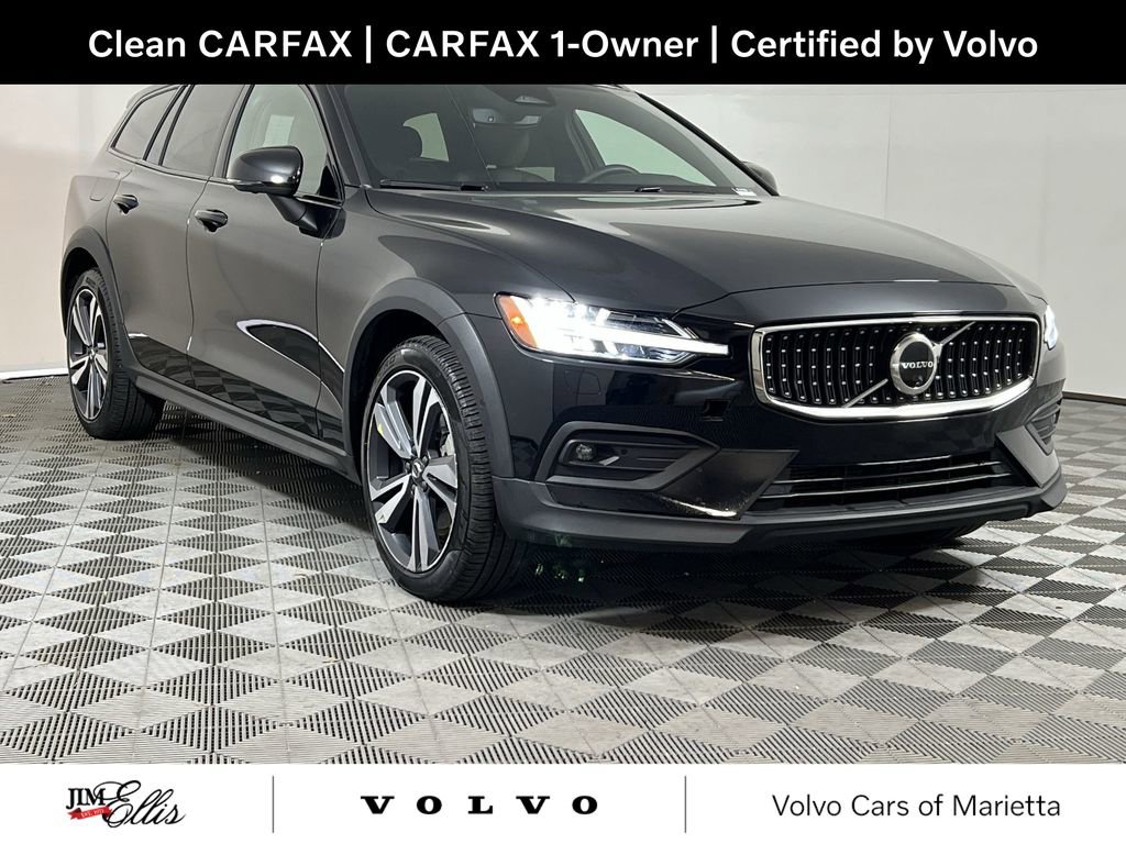 Used 2025 Volvo V60 B5 Cross Country Plus image 1