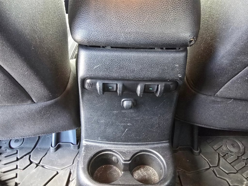 Used 2015 Jeep Wrangler Unlimited Rubicon w/ Connectivity Group image 28