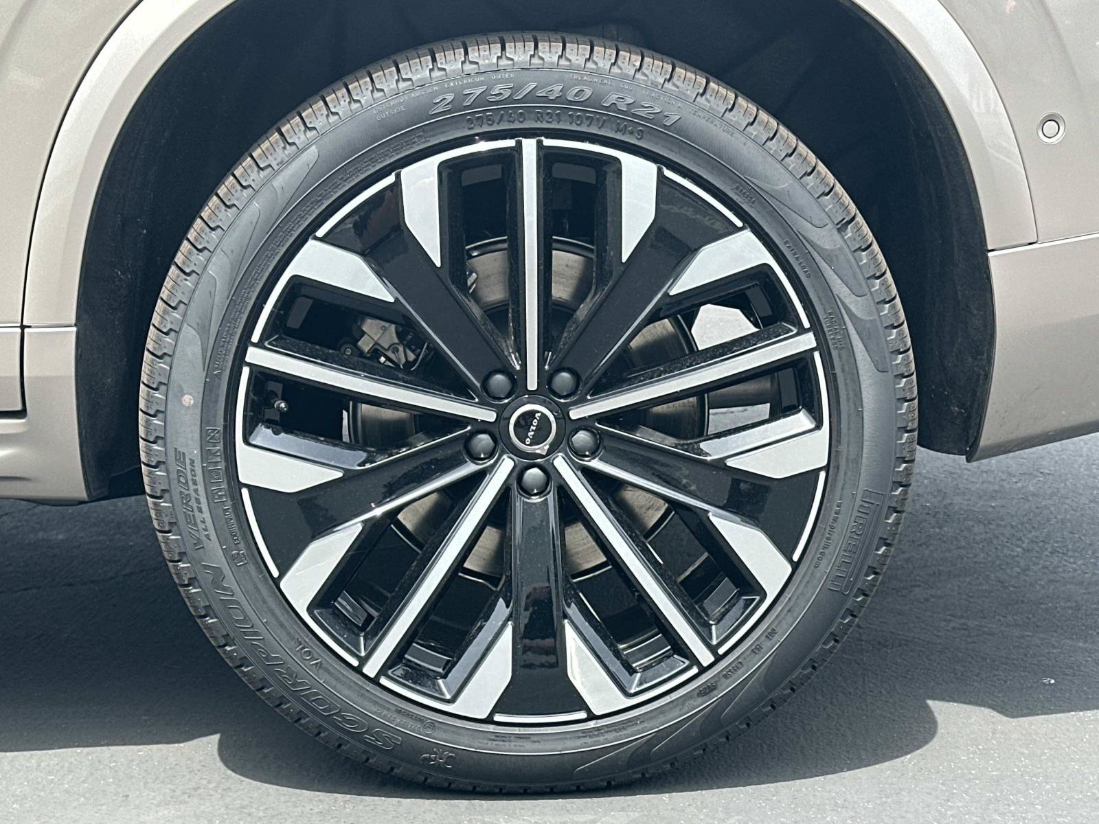 New 2026 Volvo XC90 T8 Plus w/ Protection Package Premier AWD/4WD image 24