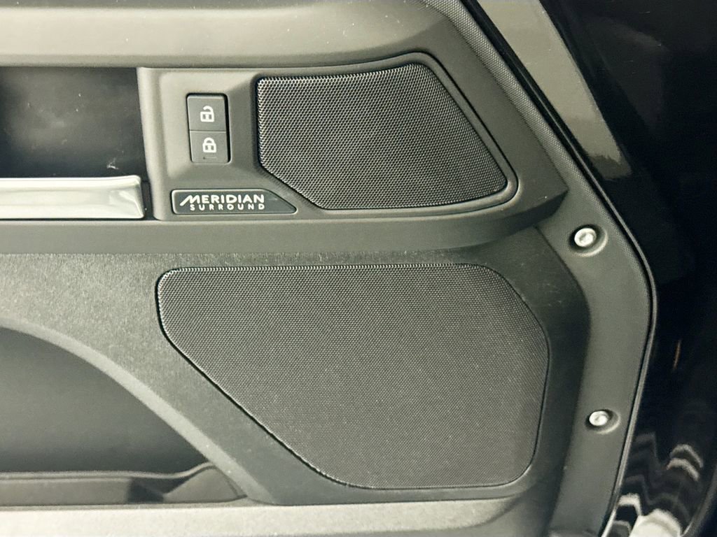 New 2026 Land Rover Defender 110 X-Dynamic SE AWD/4WD image 17