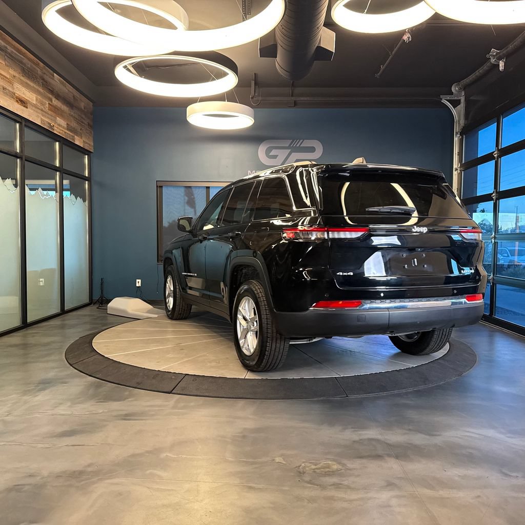 Used 2025 Jeep Grand Cherokee Laredo X w/ Luxury Tech Group I AWD/4WD image 5