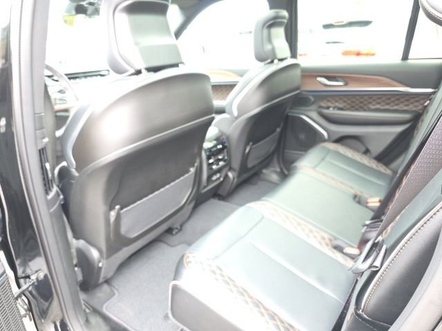 Used 2024 Jeep Grand Cherokee Summit AWD/4WD image 16