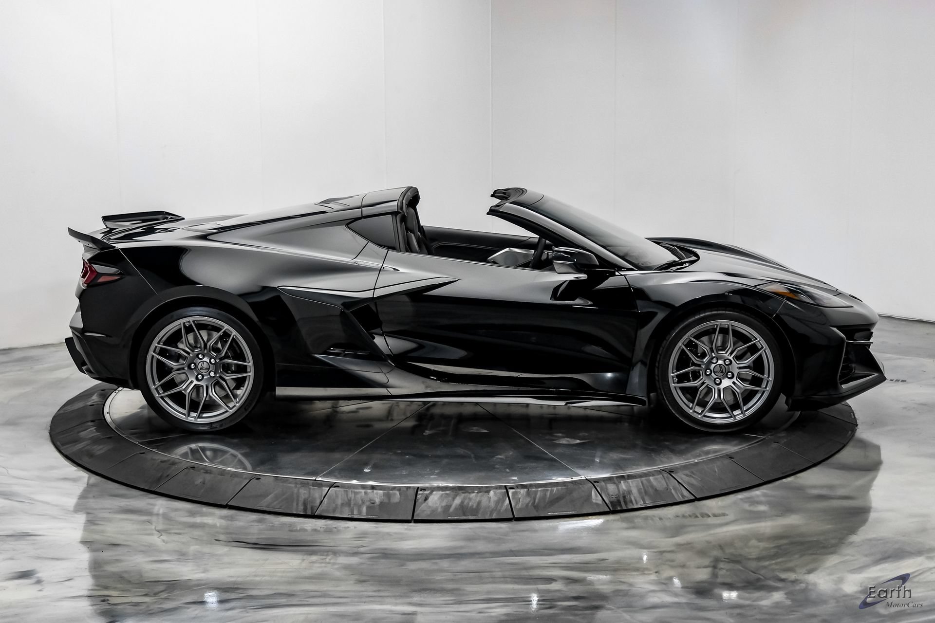 Used 2024 Chevrolet Corvette Z06 RWD image 27