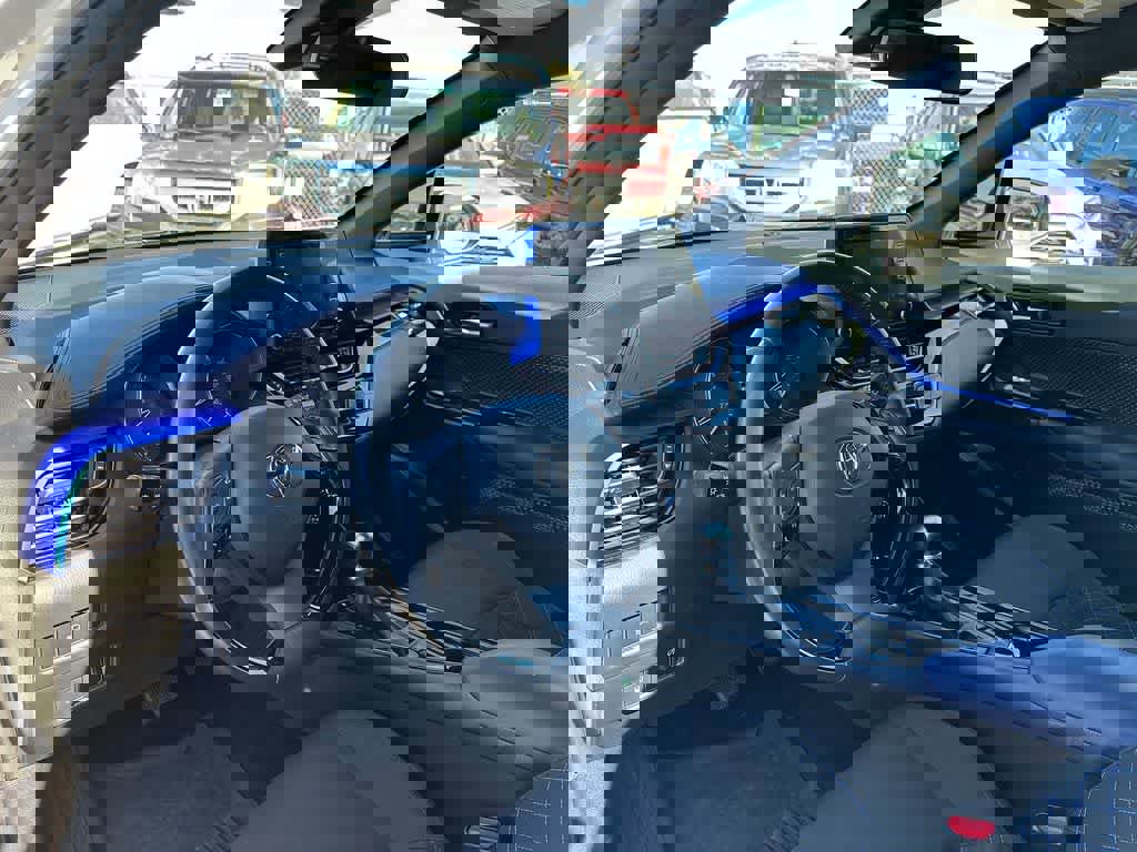 Used 2022 Toyota C-HR XLE image 2