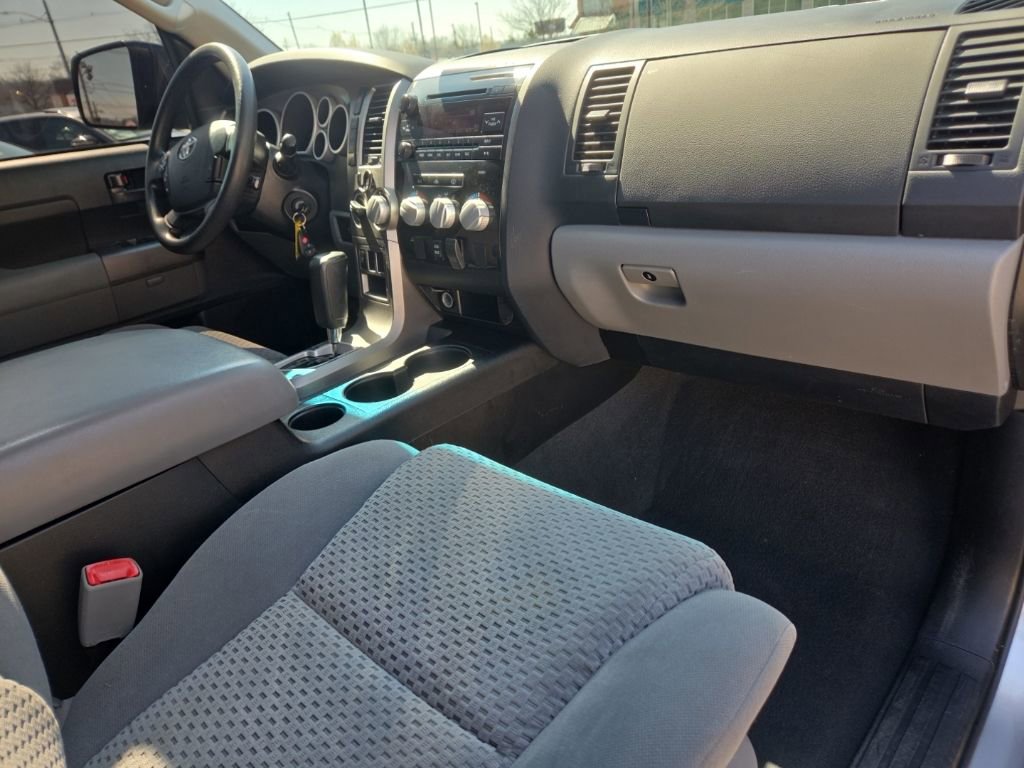 Used 2013 Toyota Tundra 4x4 CrewMax w/ SR5 Pkg image 20