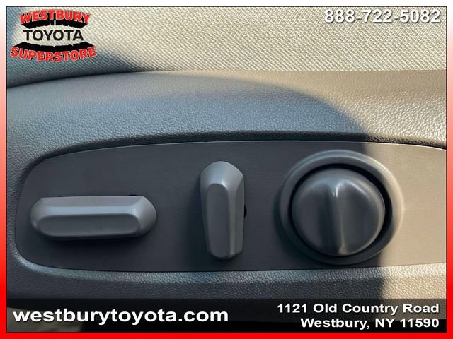 Used 2021 Chevrolet Traverse LT image 21