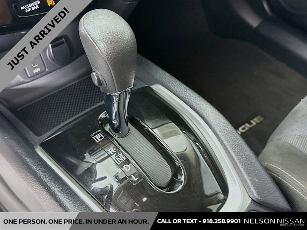 Used 2015 Nissan Rogue SV FWD image 16