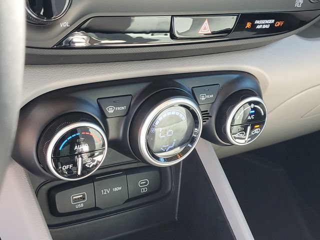Used 2024 Hyundai Venue SEL FWD image 25