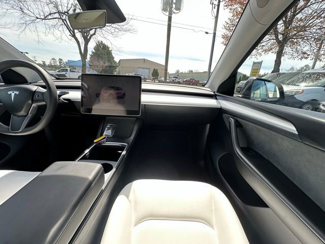 Used 2024 Tesla Model Y Long Range image 27