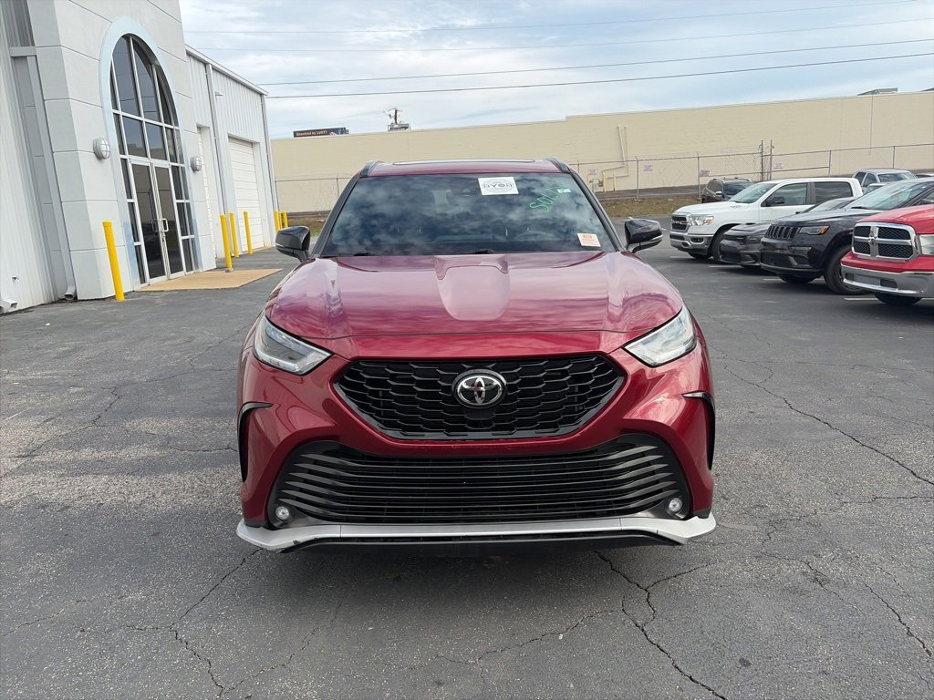 Used 2021 Toyota Highlander XSE image 2