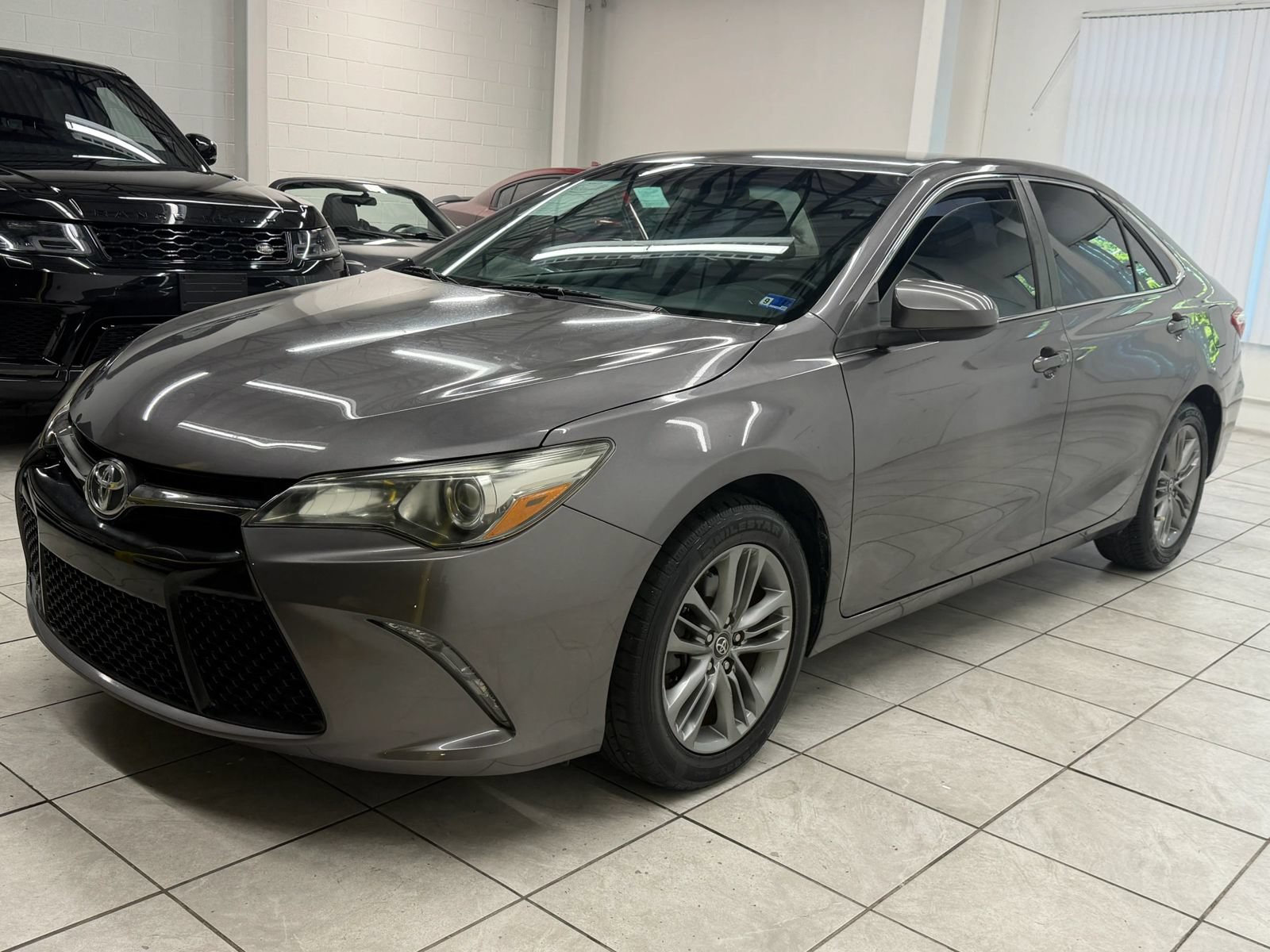 Used 2016 Toyota Camry SE FWD image 3
