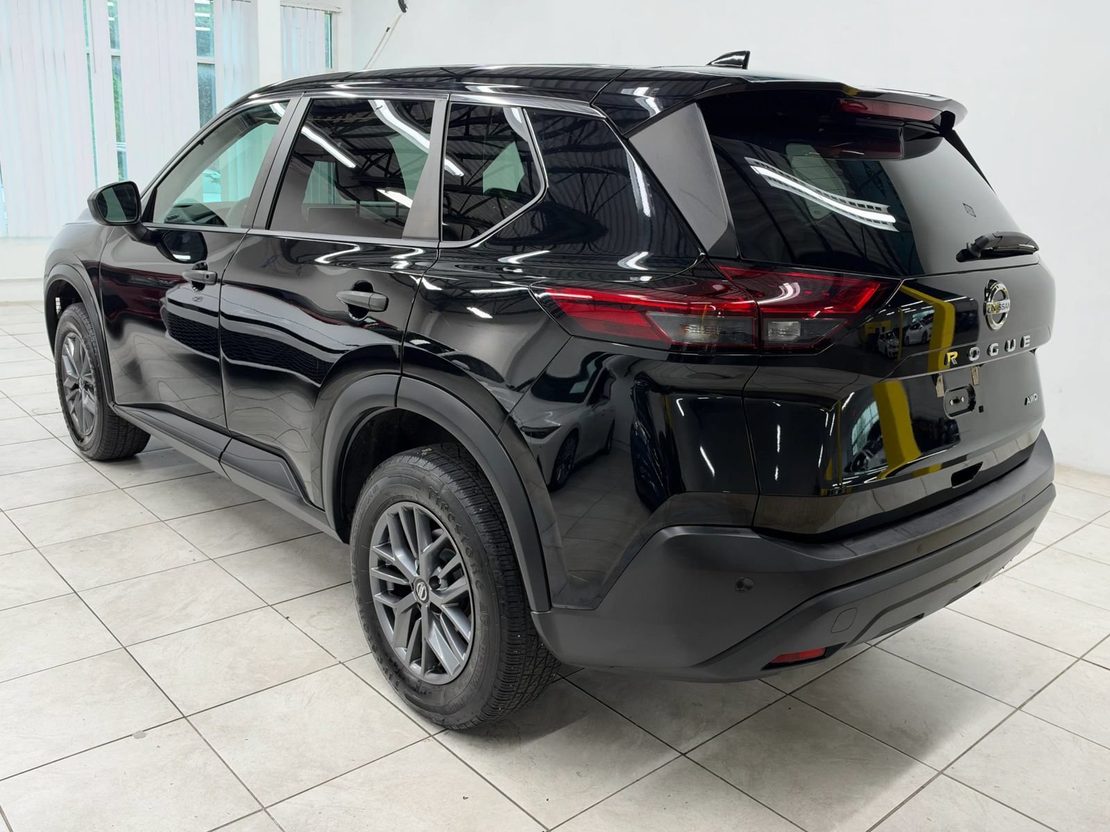 Used 2021 Nissan Rogue S AWD/4WD image 7