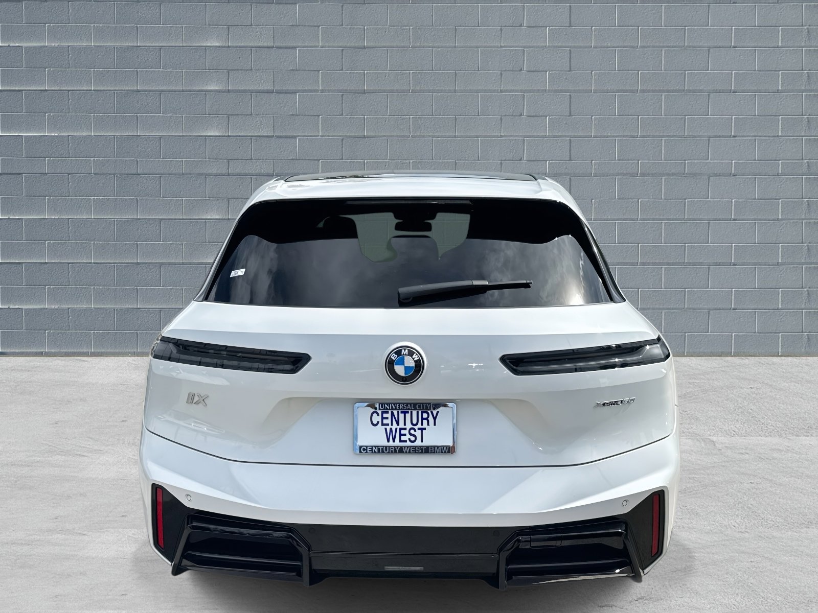 Used 2026 BMW iX xDrive60 image 4