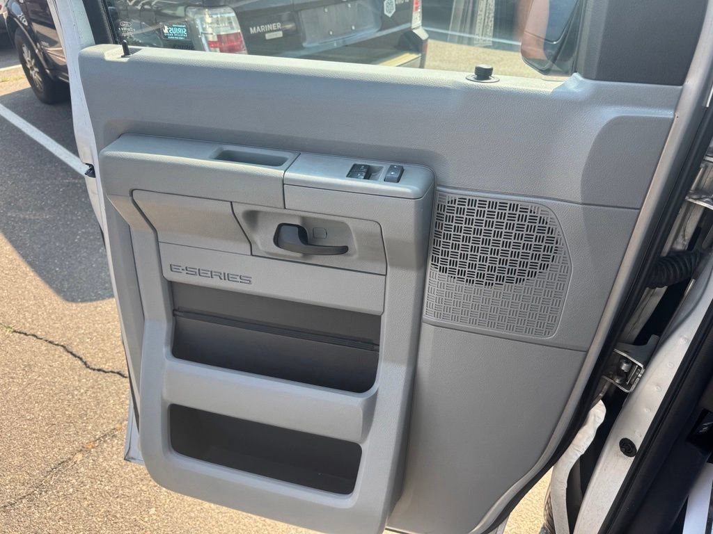 Used 2012 Ford E-350 and Econoline 350 XLT RWD image 18
