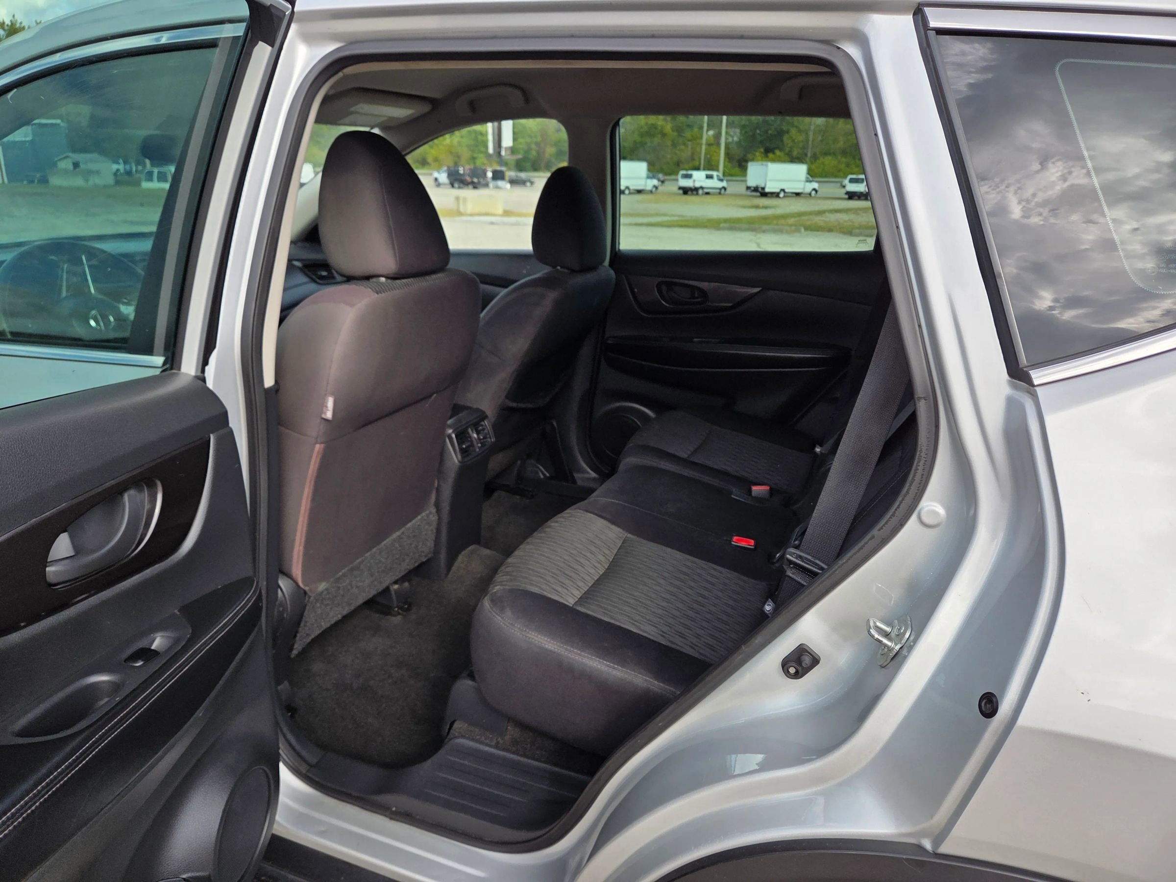 Used 2019 Nissan Rogue S FWD image 14