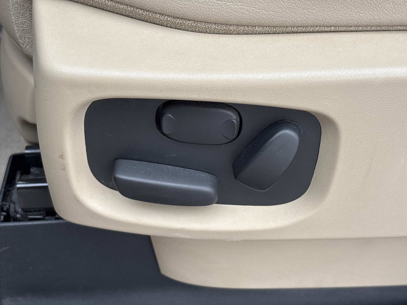 Used 2016 Land Rover LR4 HSE LUX image 17