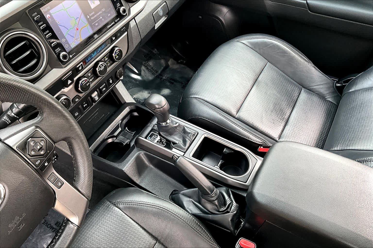 Used 2022 Toyota Tacoma TRD Sport w/ TRD Premium Sport Package AWD/4WD image 17