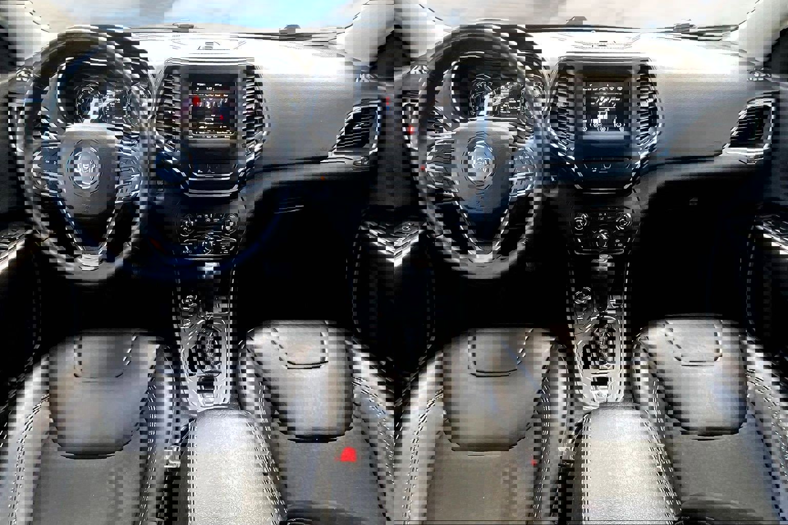 Used 2019 Jeep Cherokee Latitude Plus w/ Cold Weather Group image 7