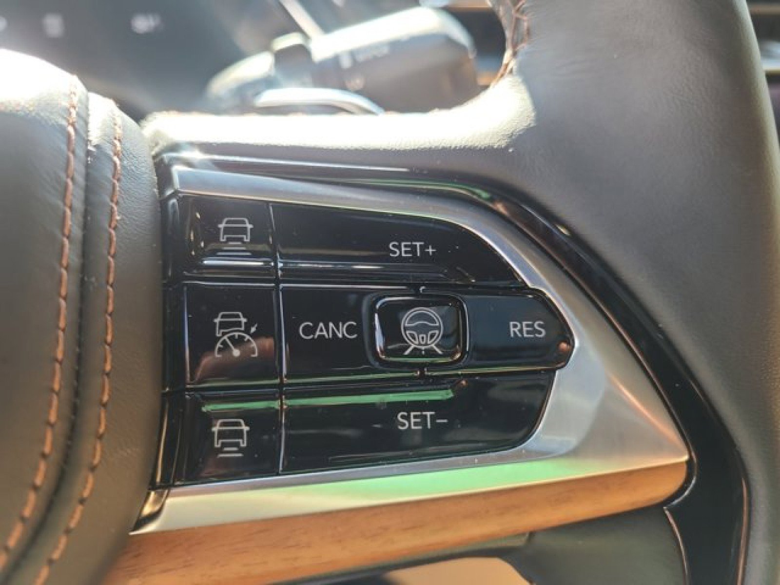 Used 2024 Jeep Grand Cherokee L Summit image 28