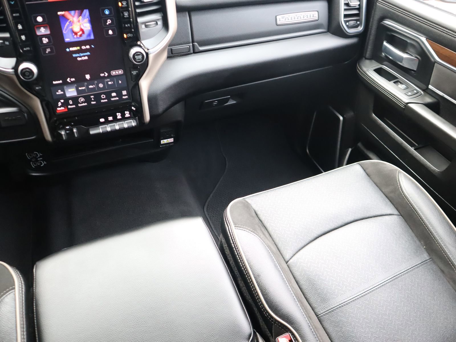 Used 2024 RAM 2500 Laramie image 32