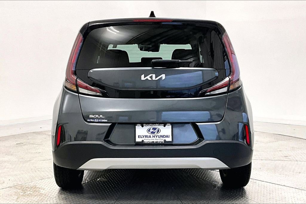 Used 2023 Kia Soul LX w/ LX Technology Package FWD image 4