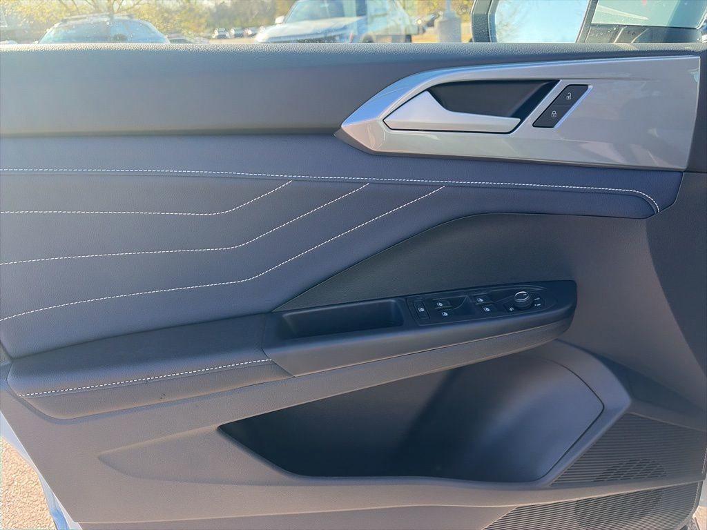 New 2026 Volkswagen Taos SEL AWD/4WD image 9